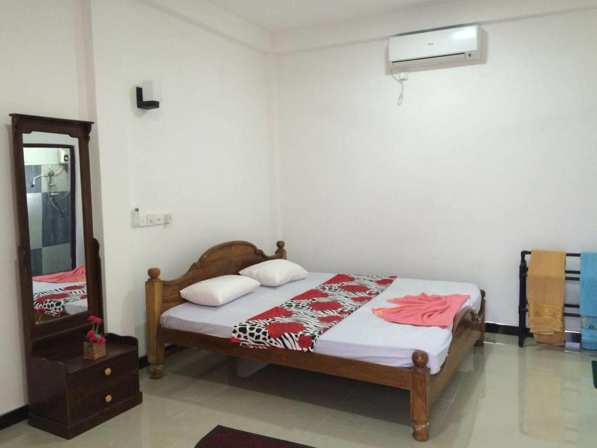 Sun Rest Mirissa Hotel Banduramulla Bagian luar foto