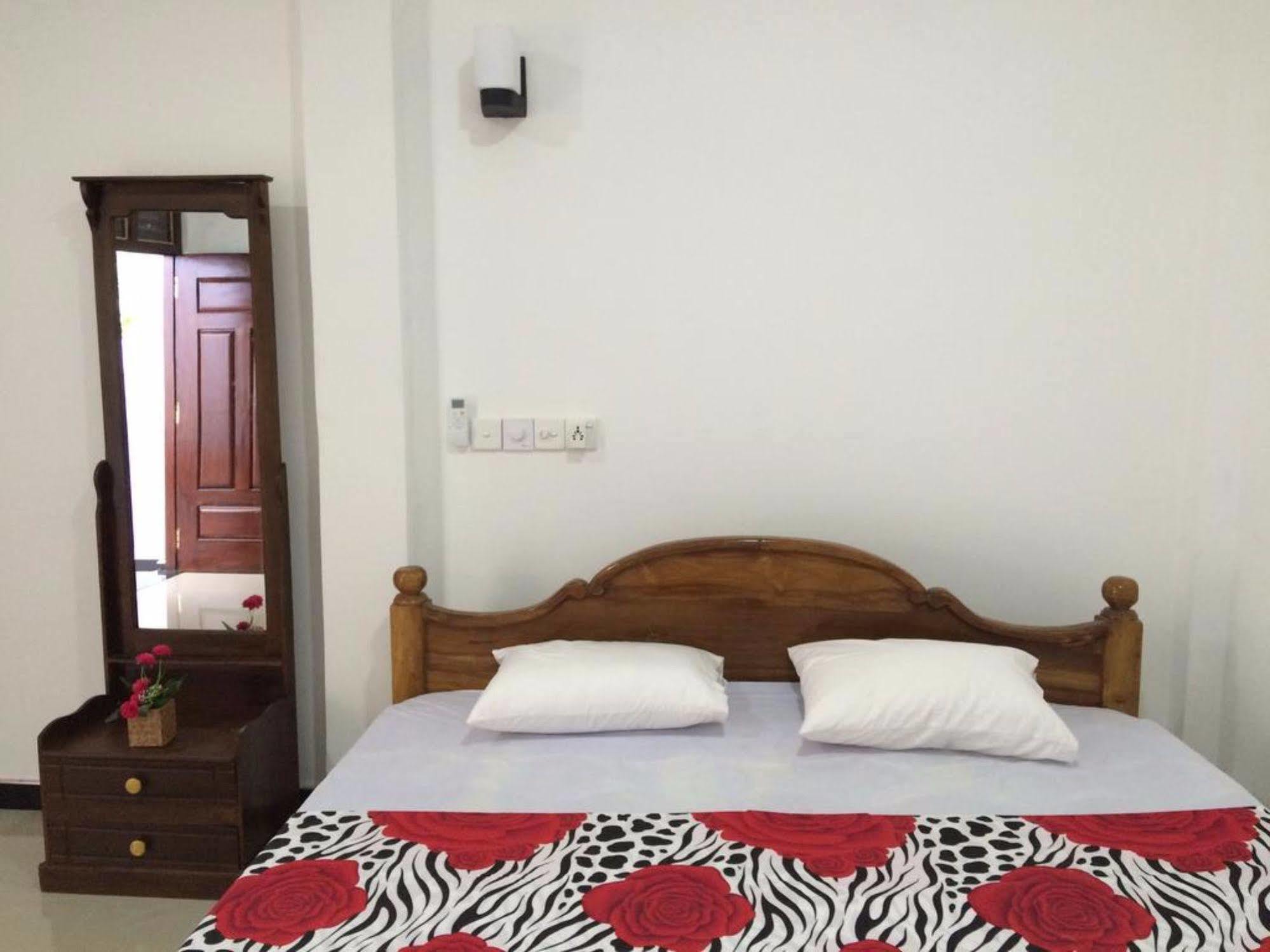 Sun Rest Mirissa Hotel Banduramulla Bagian luar foto